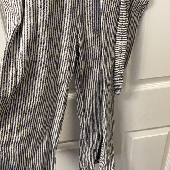 Old navy romper - Picture 2 of 3